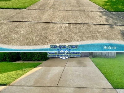Concrete driveway cleaned before and after photo in Banbury Cross, Pearland TX
